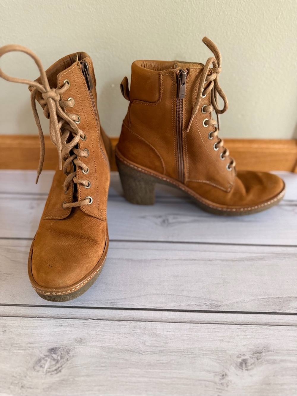 El Naturalista Haya leather brown block heel lace and zipper ankle boot. Size 39